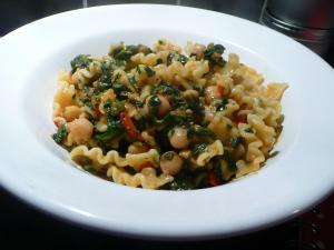 Pasta with chickpeas, greens and tomato