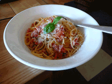 spaghetti with bacon and toma
